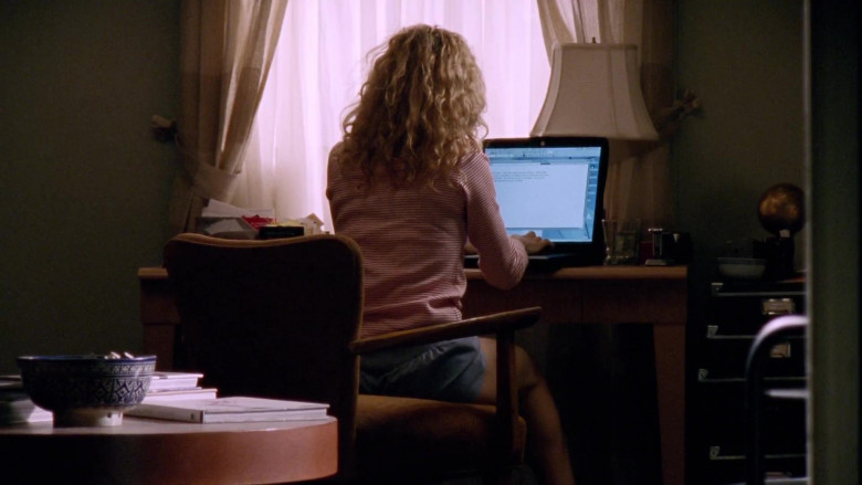 Apple PowerBook G3 Laptop of Sarah Jessica Parker as Carrie Bradshaw in Sex and the City S04E04 TV Show 2001 (2)