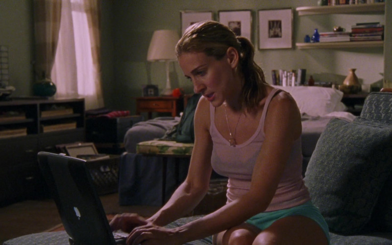 Apple PowerBook G3 Laptop of Sarah Jessica Parker as Carrie Bradshaw in Sex and the City S04E15 Change of a Dress (2002)