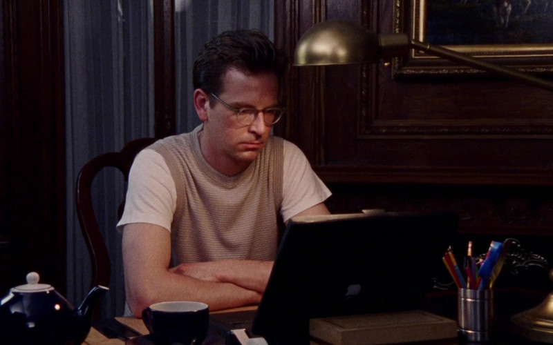 Apple PowerBook Laptop Used by Actor in Sex and the City S02E07 The Chicken Dance (1999)