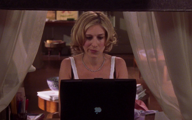 Apple PowerBook Laptop Used by Actress Sarah Jessica Parker as Carrie Bradshaw in Sex and the City S05E05 Plus One is the Loneliest Number (2002)