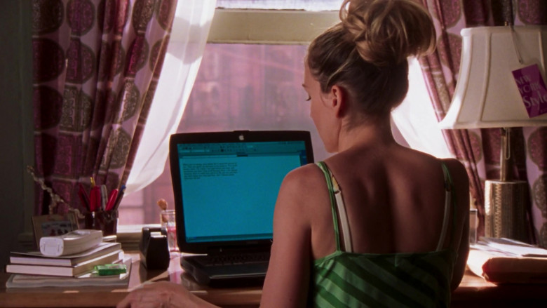 Apple PowerBook Laptop Used by Carrie Bradshaw (Sarah Jessica Parker) in Sex and the City S06E08 The Catch (1)