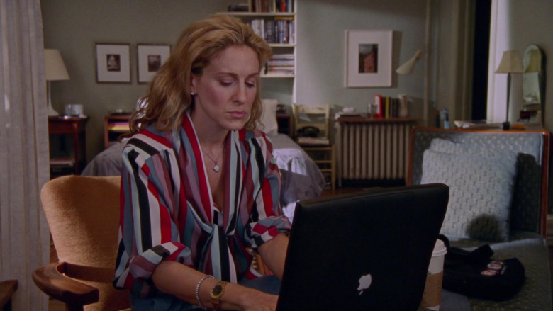 Apple PowerBook Laptop Used by Sarah Jessica Parker as Carrie Bradshaw in Sex and the City S03E02 Politically Erect (2000)