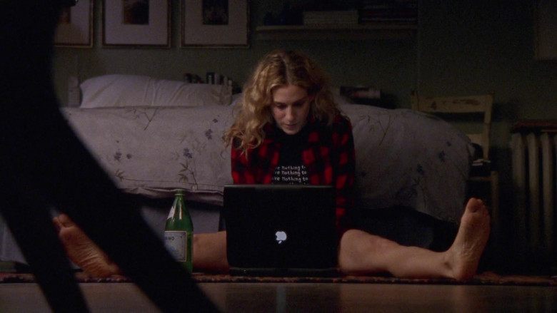 Apple PowerBook Laptop Used by Sarah Jessica Parker as Carrie Bradshaw in Sex and the City S04E03 Defining Moments (2001)