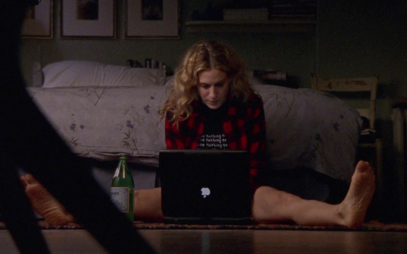 Apple PowerBook Laptop Used by Sarah Jessica Parker as Carrie Bradshaw in Sex and the City S04E03 Defining Moments (2001)