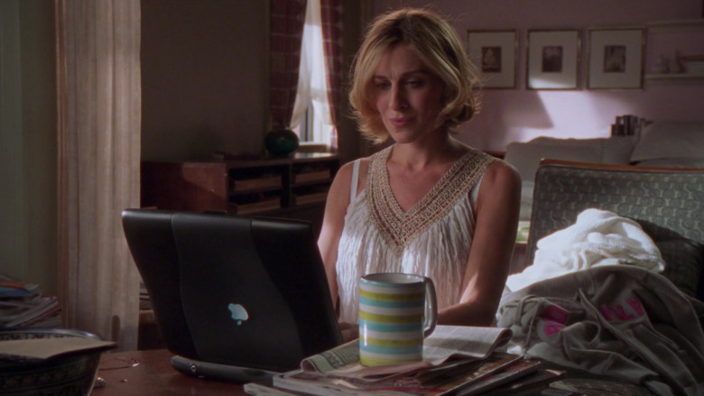 Apple PowerBook Laptop Used by Sarah Jessica Parker as Carrie Bradshaw in Sex and the City S05E06 Critical Condition (2002)