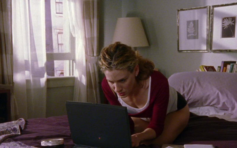 Apple PowerBook Laptop of Sarah Jessica Parker as Carrie Bradshaw in Sex and the City S01E02 Models and Mortals (1998)