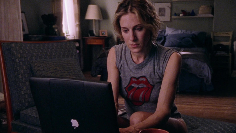 Apple PowerBook Laptop of Sarah Jessica Parker as Carrie Bradshaw in Sex and the City S02E04 They Shoot Single People, Don’t They