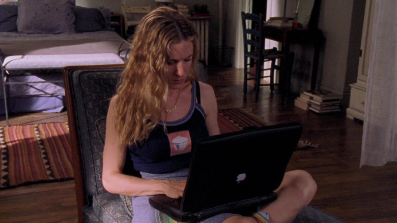 Apple PowerBook Laptop of Sarah Jessica Parker as Carrie Bradshaw in Sex and the City S02E08 The Man, The Myth, The Viagra 1999 (1)