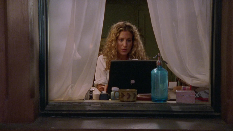 Apple PowerBook Laptop of Sarah Jessica Parker as Carrie Bradshaw in Sex and the City S03E16 Frenemies 2000 (1)