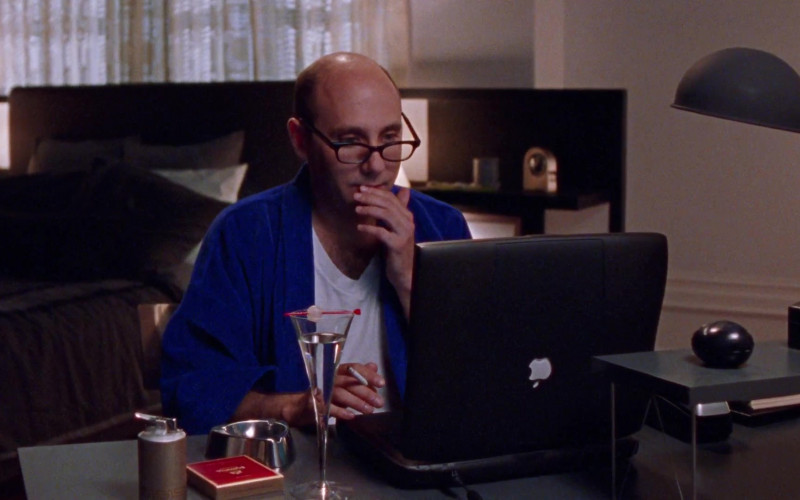 Apple PowerBook Laptop of Willie Garson as Stanford Blatch in Sex and the City S02E12 TV Show 1999 (1)