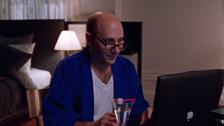 Apple PowerBook Laptop of Willie Garson as Stanford Blatch in Sex and the City S02E12 TV Show 1999 (2)