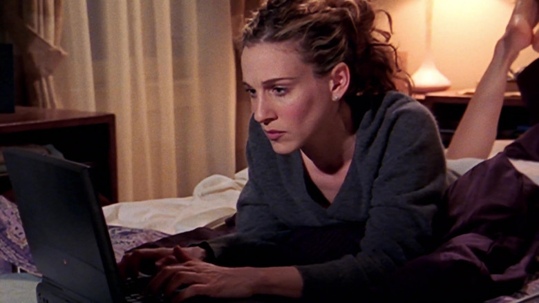 Apple PowerBook Notebook Used by Sarah Jessica Parker as Carrie Bradshaw in Sex and the City S01E06 Secret Sex (1)