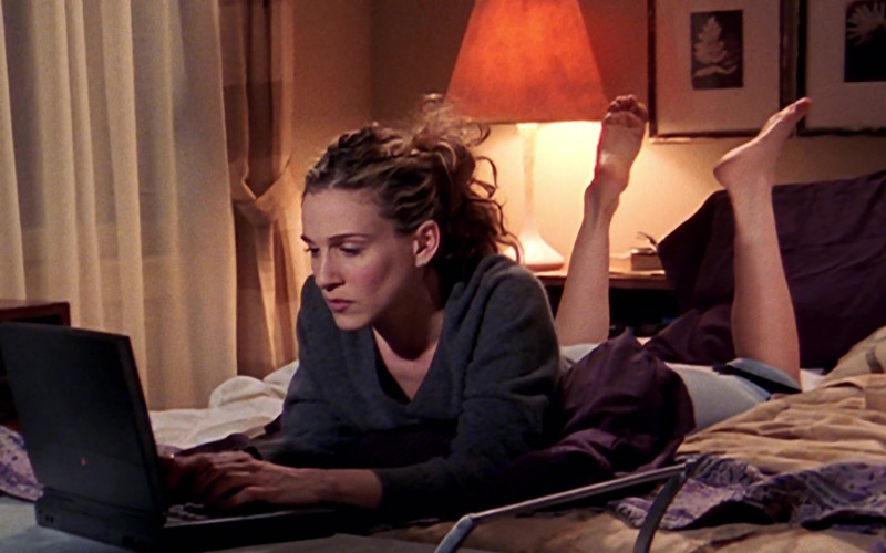 Apple PowerBook Notebook Used by Sarah Jessica Parker as Carrie Bradshaw in Sex and the City S01E06 Secret Sex (2)