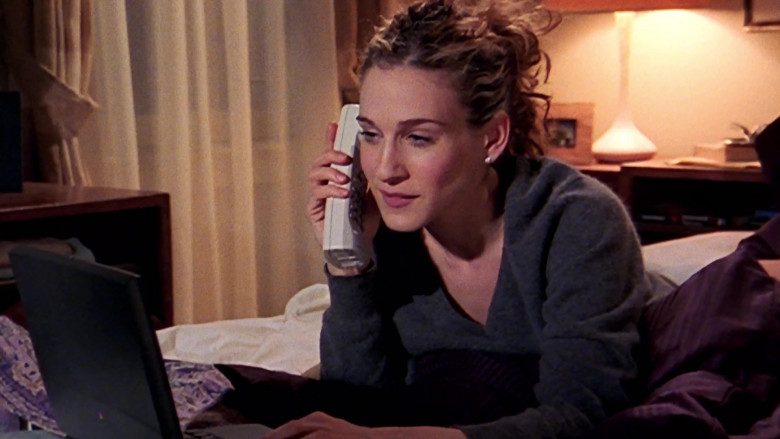 Apple PowerBook Notebook Used by Sarah Jessica Parker as Carrie Bradshaw in Sex and the City S01E06 Secret Sex (3)