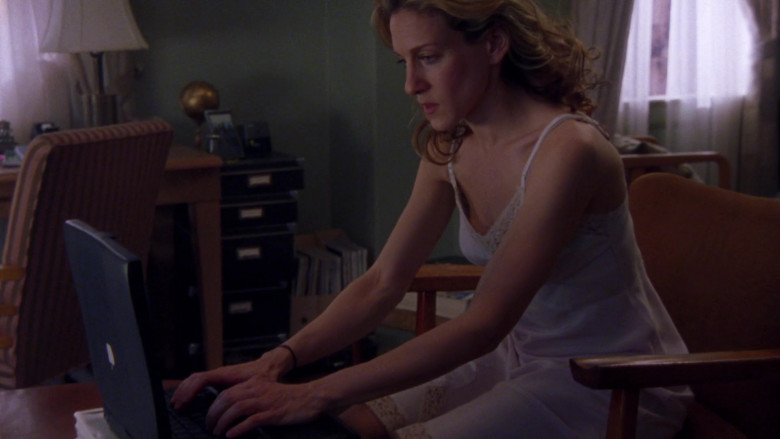 Apple Powerbook Black Notebook Used by Sarah Jessica Parker as Carrie Bradshaw in Sex and the City S03E08 The Big Time (2000)