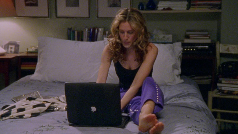 Apple Powerbook Laptop Used by Carrie Bradshaw (Sarah Jessica Parker) in Sex and the City S03E04 Boy, Girl, Boy, Girl… 2000 TV Series (3)