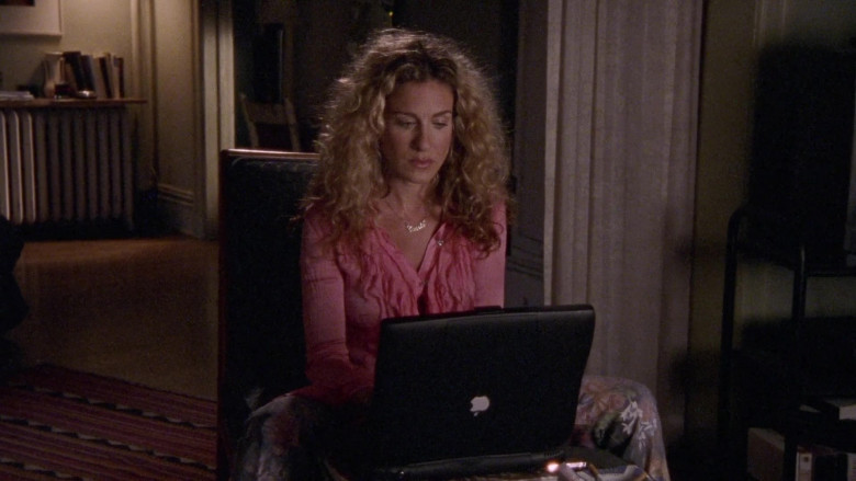 Apple Powerbook Portable Computer Laptop of Sarah Jessica Parker as Carrie Bradshaw in Sex and the City S03E18 C