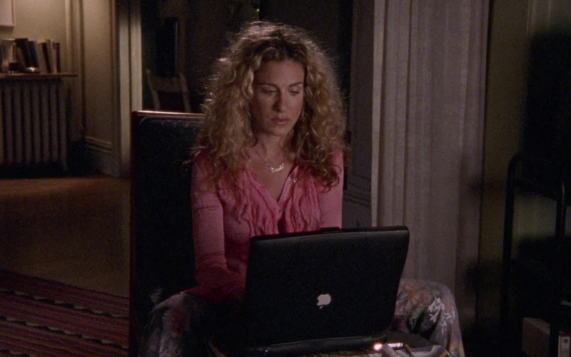 Apple Powerbook Portable Computer Laptop of Sarah Jessica Parker as Carrie Bradshaw in Sex and the City S03E18 C