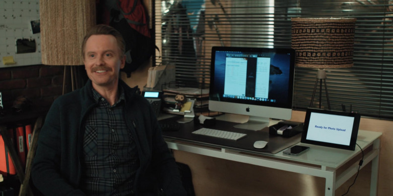 Apple iMac Computer of David Hornsby as David Brittlesbee in Mythic Quest S02E09 TV Show 2021 (1)