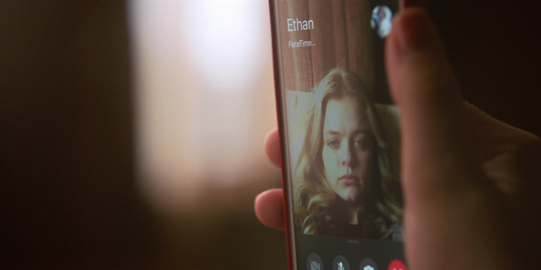 Apple iPhone Smartphone and FaceTime App in Home Before Dark S02E03 Fighting His Ghost (2021)