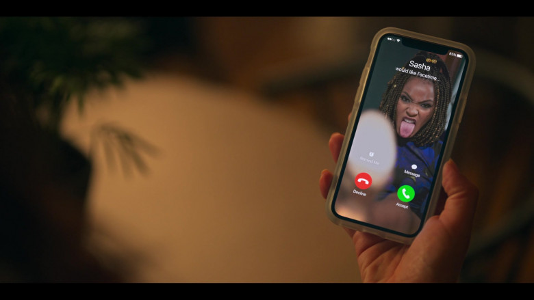 Apple iPhone and FaceTime in Sex Life S01E03 Empire State of Mind (2021)