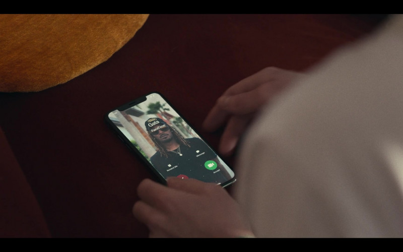 Apple iPhone and Facetime App in Dave S02E03 The Observer (2021)