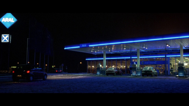 Aral automobile fuels and petrol station in The Bourne Identity (1)