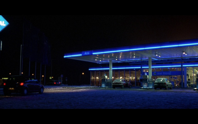 Aral automobile fuels and petrol station in The Bourne Identity (1)