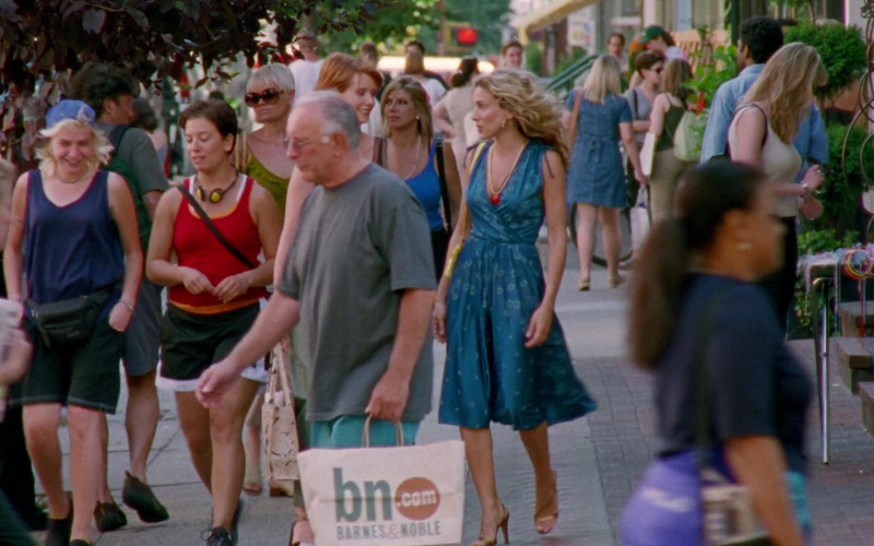 Barnes & Noble Booksellers in Sex and the City S03E16 Frenemies (2000)