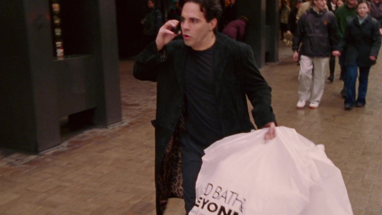 Bed Bath & Beyond Store Plastic Bag in Sex and the City S04E02 The Real Me (2001)