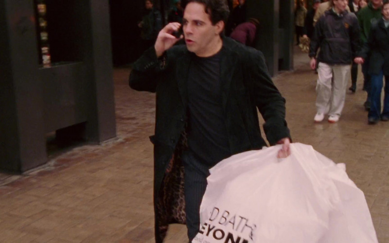 Bed Bath & Beyond Store Plastic Bag in Sex and the City S04E02 The Real Me (2001)