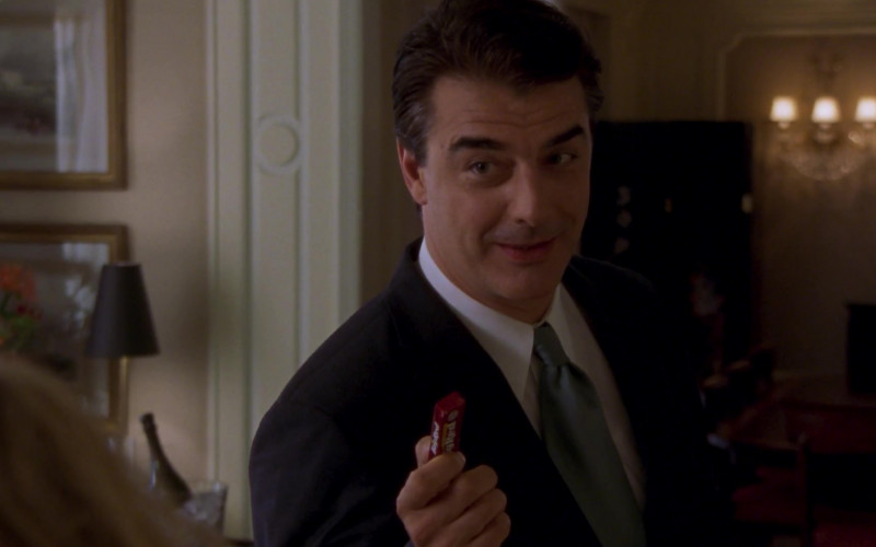 Big Red Chewing Gum of Chris Noth as Mr. Big in Sex and the City S05E07 The Big Journey (2002)