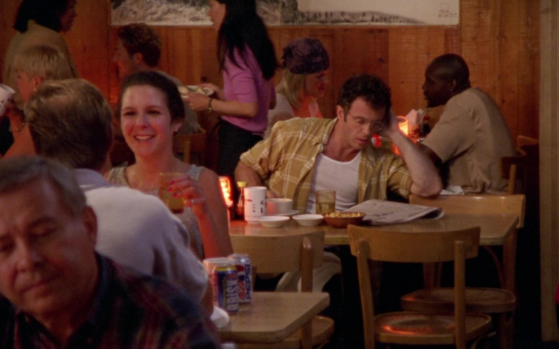 Brisk and Diet Pepsi Drinks in Sex and the City S03E18 "Cock a Doodle Do!" (2000)