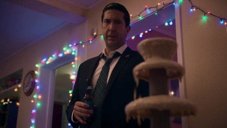 Bud Light Beer Enjoyed by David Schwimmer as Jerry Bernstein in Intelligence S02E06 (2021)