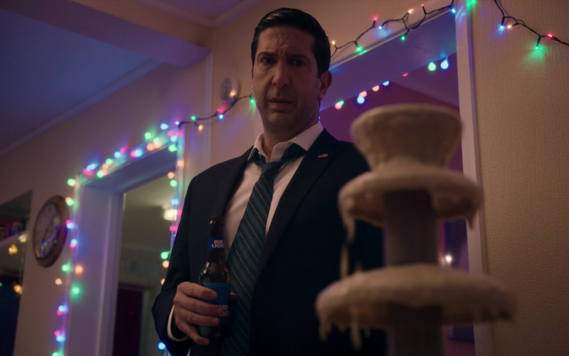 Bud Light Beer Enjoyed by David Schwimmer as Jerry Bernstein in Intelligence S02E06 (2021)