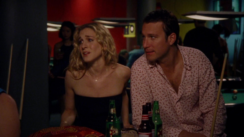 Budweiser and XX Dos Equis Beer Bottles in Sex and the City S04E10 TV Show (2)