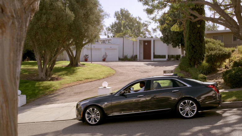 Cadillac CT6 Car Driven by Jamie Hector as Jerry Edgar in Bosch S07E08 TV Series 2021 (1)