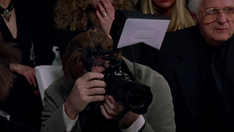 Canon Camera in Sex and the City S04E02 The Real Me (2)