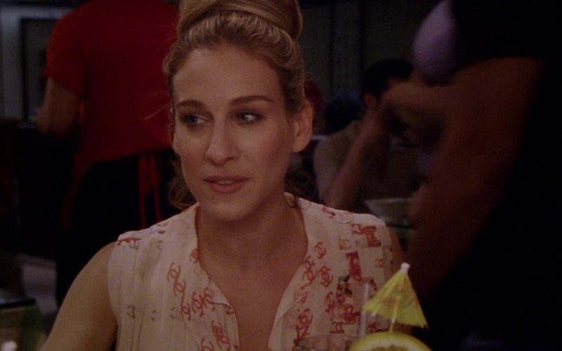 Chanel Blouse of Sarah Jessica Parker as Carrie Bradshaw in Sex and the City S04E16 TV Show (1)