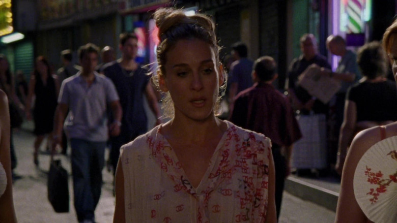 Chanel Blouse of Sarah Jessica Parker as Carrie Bradshaw in Sex and the City S04E16 TV Show (3)