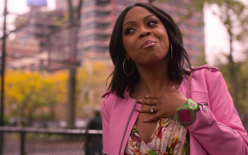 Chanel Green Bracelet of Bresha Webb as Renee Ross in Run The World S01E04 "I Love Harlem" (2021)
