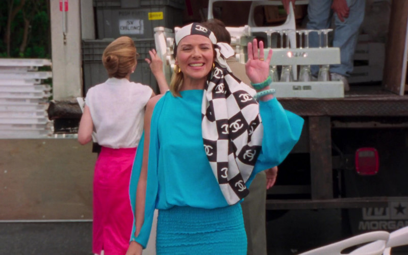 Chanel Scarf of Kim Cattrall as Samantha Jones in Sex and the City S05E08 TV Show (1)