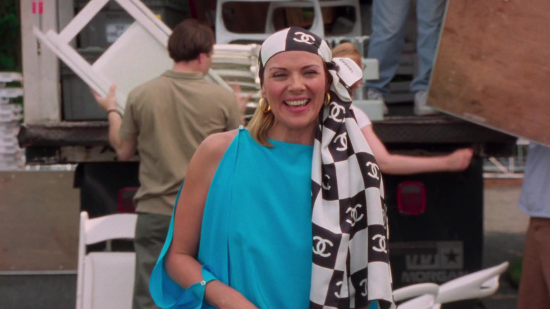 Chanel Scarf of Kim Cattrall as Samantha Jones in Sex and the City S05E08 TV Show (5)