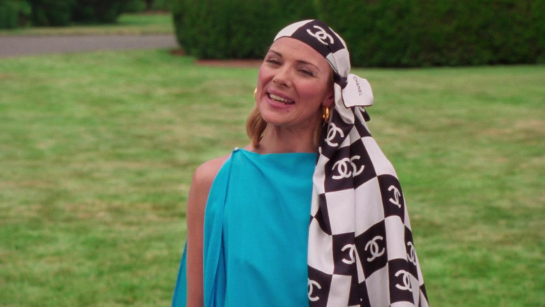 Chanel Scarf of Kim Cattrall as Samantha Jones in Sex and the City S05E08 TV Show (6)