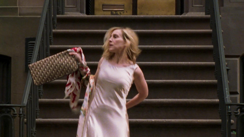 Christian Dior Bag of Sarah Jessica Parker as Carrie Bradshaw in Sex and the City S06E01 TV Show 2003 (1)