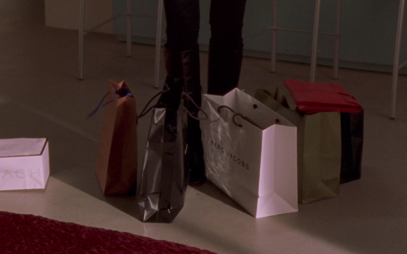 Coach and Marc Jacobs Shopping Bags in Sex and the City S05E01 "Anchors Away" (2002)