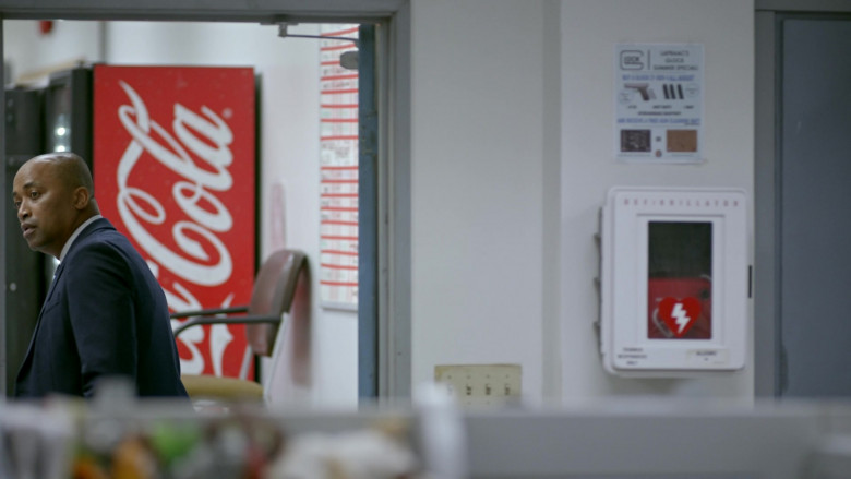 Coca-Cola Vending Machine in Bosch S07E08 (2)