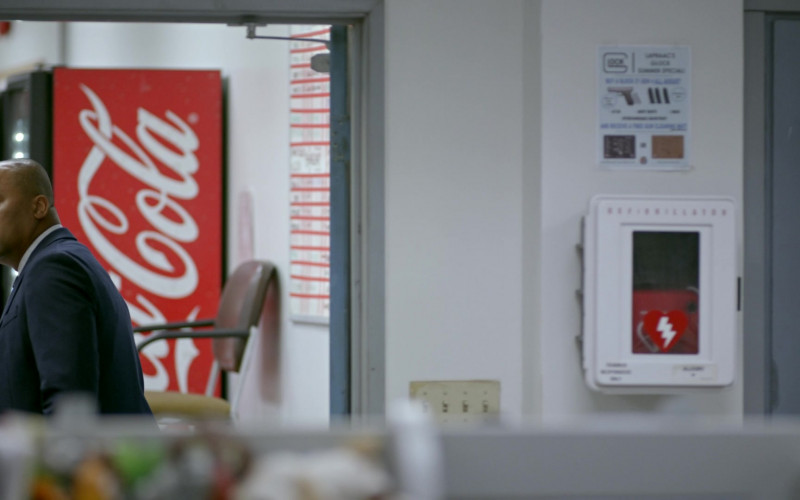 Coca-Cola Vending Machine in Bosch S07E08 (2)