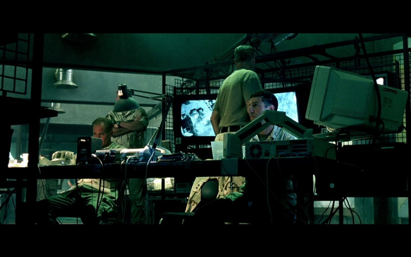 Compaq computer & monitor in Black Hawk Down (2001)