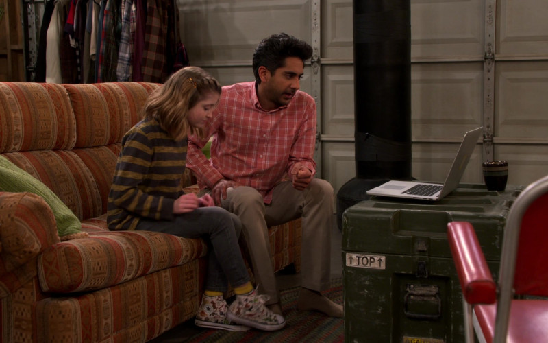 Converse Sneakers of Farrah Mackenzie as Hazel in United States of Al S01E11 BlackoutParchawi (2021)